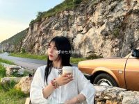 轻盈的步伐，七月猫猫子双手挡腿，致敬一个伟大的作品。