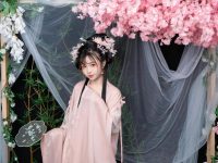 仿佛置身于那片笼罩天际的梦境中，喵小吉作品未删减的图片如此迷人