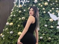 夏鸽鸽独自一人躺在床上,心情压抑,想起了那条红丝带