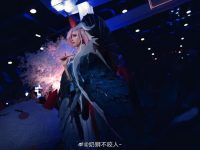 奶狮不咬人赤脚：梦幻照片，让你沉浸其中。