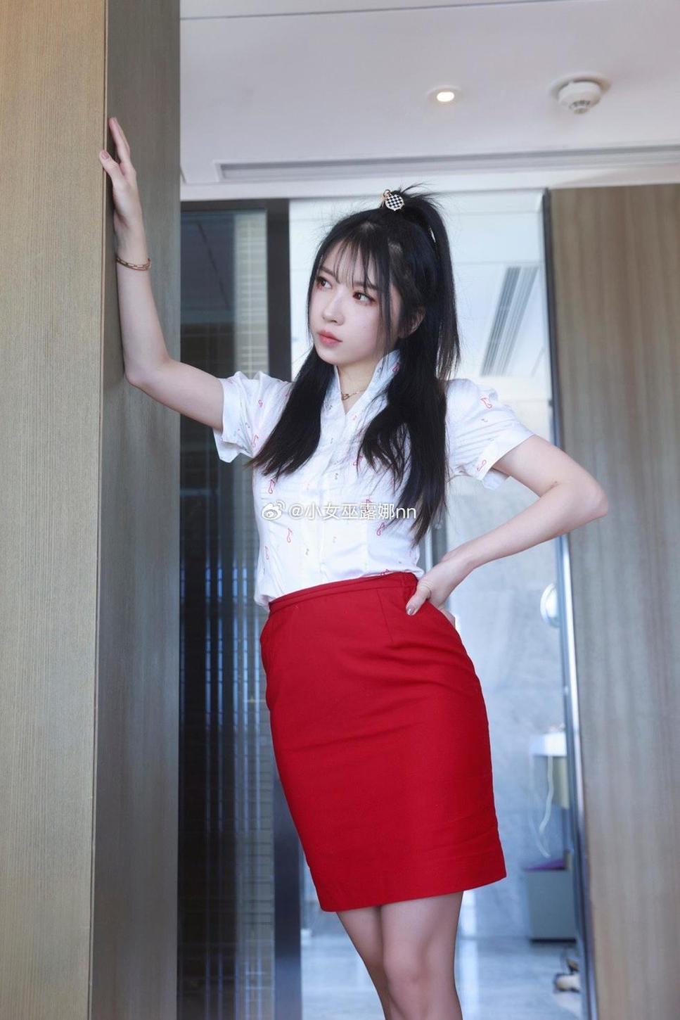 小女巫露娜cos的艺术魅力，被这些图片完美展现