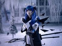 星之迟迟cos信浓超清照片，眼神、动作都充满张力