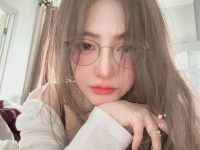 樱晚gigi粉色上衣，媲美cos作品的高清放送