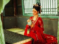 沧霁桔梗cos八重神子的唯美风采:摄影师极致捕捉。