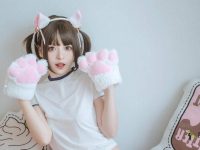 草莓味的奈奈兔cos照片:少女的童话梦幻世界