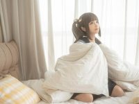 充满浪漫与细节的蠢沫沫白精灵婚纱，更多照片等你来探索