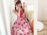 精选魔物喵cos胡桃的照片,尽览胡桃的迷人魅力。